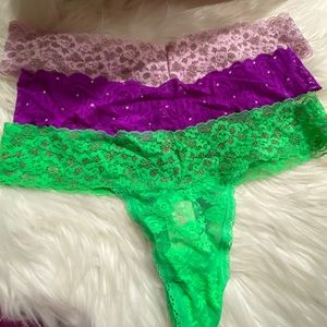 🍃VS PINK Lacey Thong 3 pieces Medium